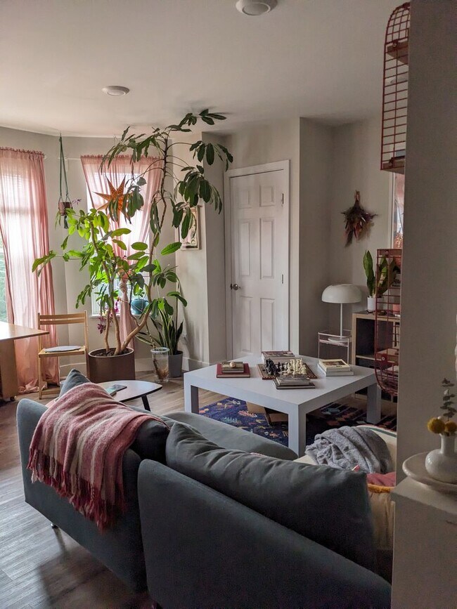 Building Photo - 721 S 4th St