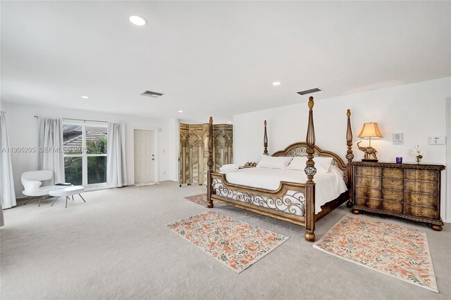 Building Photo - 2889 NE 35th St