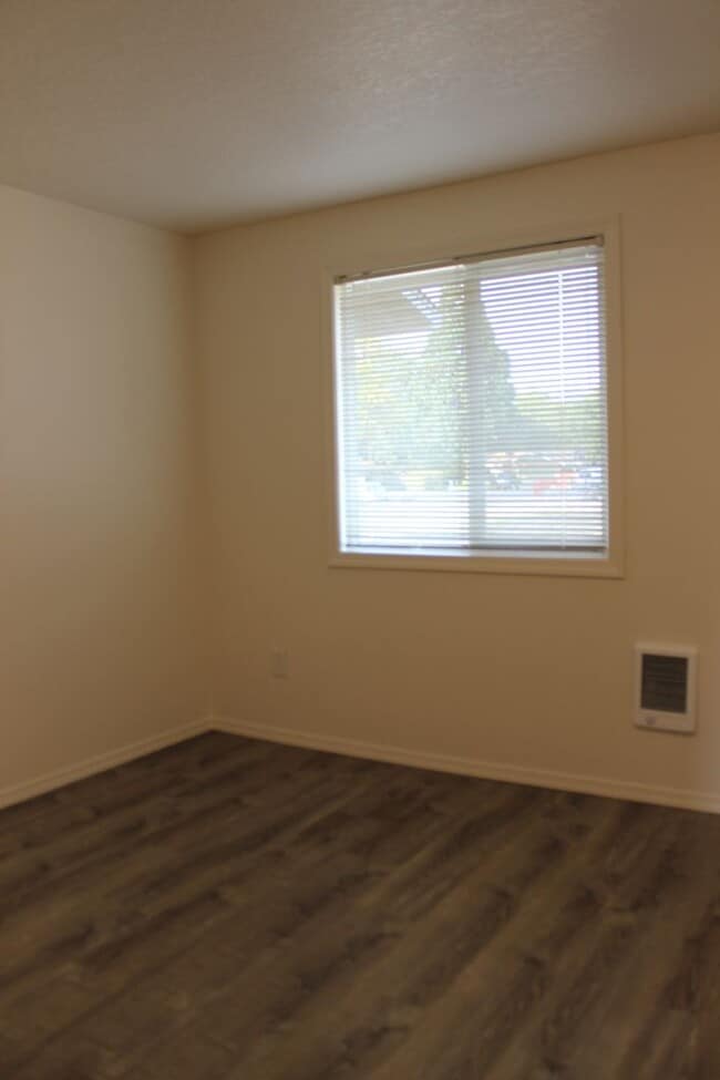 Building Photo - 3 Bed 2 Bath Hillsboro Ranch