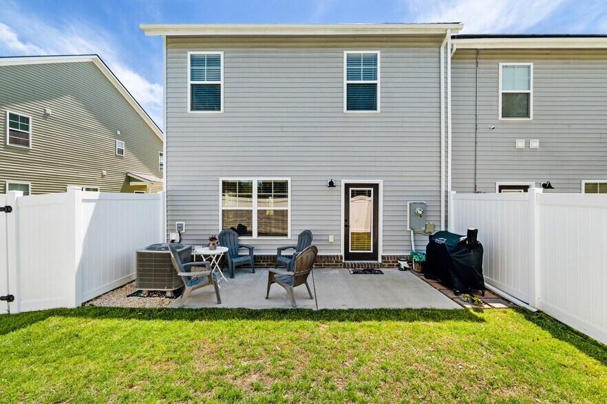 Building Photo - 12533 Petrel Xing