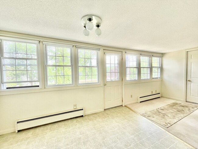 Building Photo - 17 Warren Rd