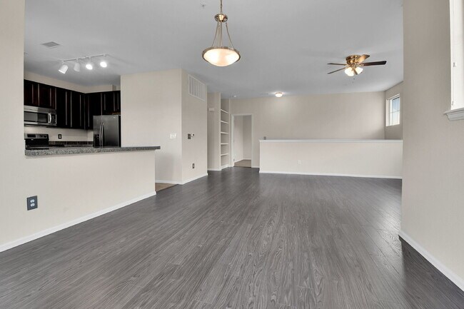 Building Photo - $1,800 - 1 Bed, 1.5 Bath Condo in Denver with In Unit Laundry in Great Location!