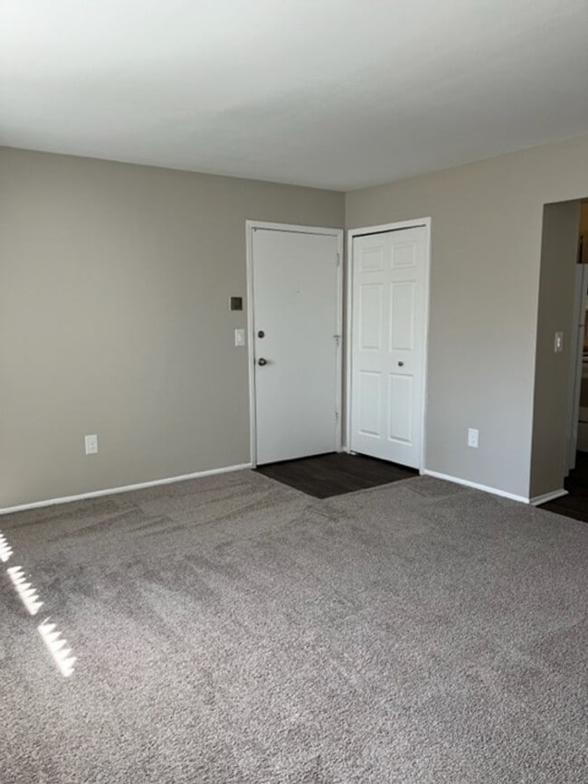 Building Photo - Charming 1 Bedroom/1 Bath near Downtown Rochester!