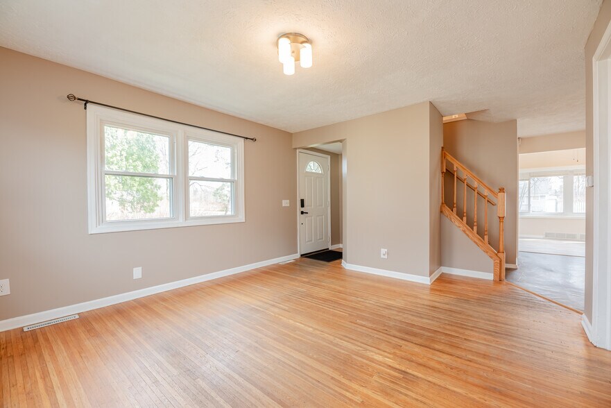 Building Photo - 133 River Meadow Dr