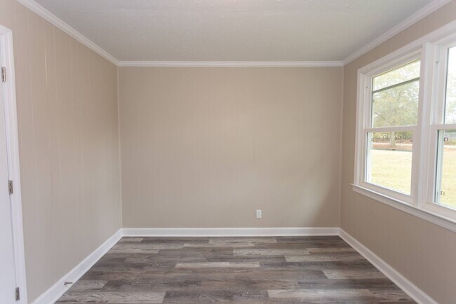 Building Photo - Welcome to this beautiful 1 bedroom and 1 bath unit in a stellar location!