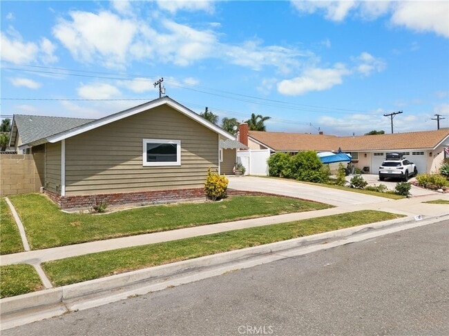 Building Photo - 17551 Misty Ln