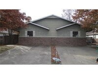 Building Photo - 1909 Cypress Pl