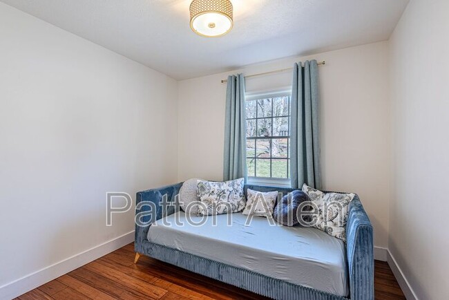 Building Photo - 7 Brookcliff Dr