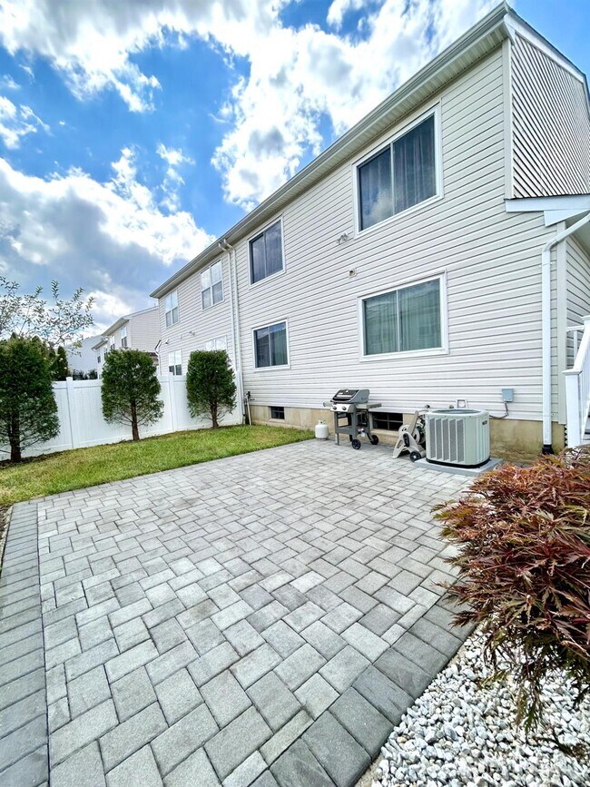 Building Photo - 27 Kingfisher Ct