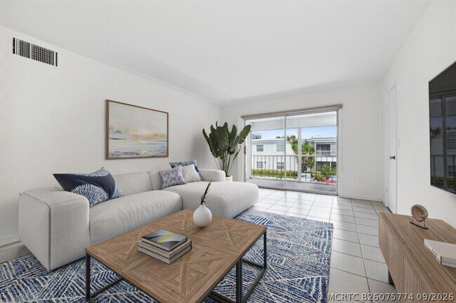 Building Photo - 6449 Bay Club Dr