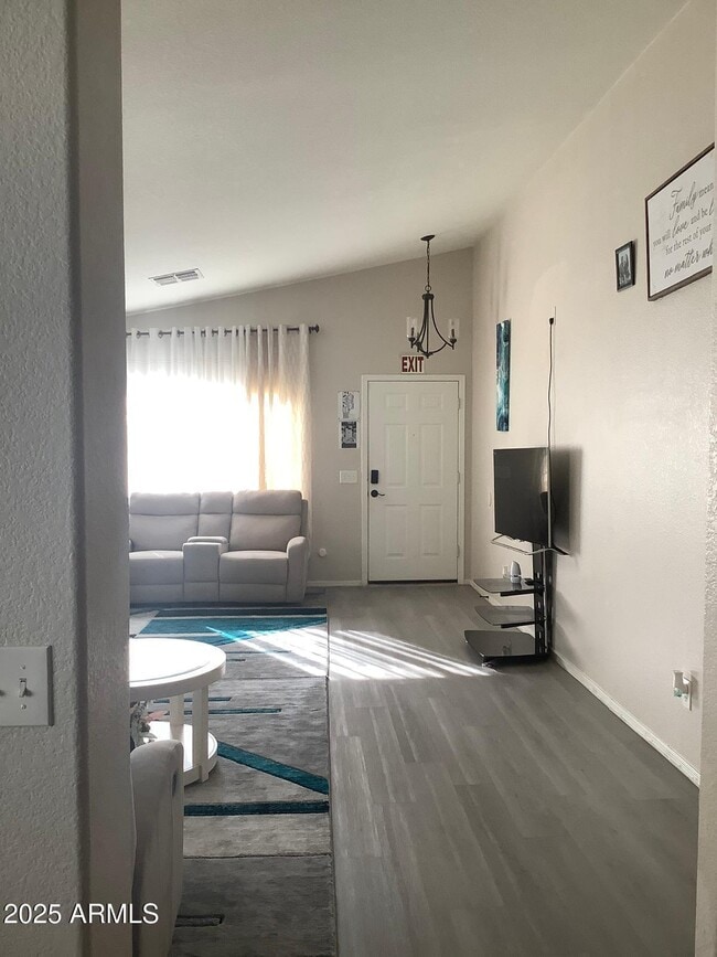 Building Photo - 10432 W Granada Rd