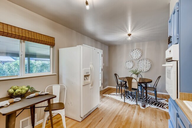 Building Photo - 6047 Independence St