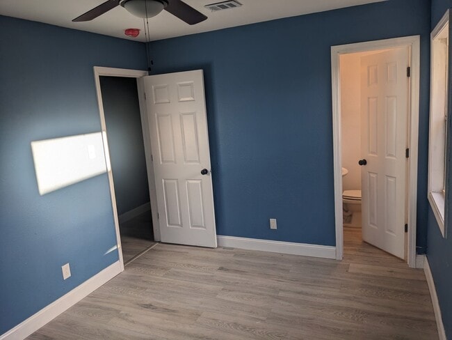 Building Photo - 3941 Broadmoor Dr