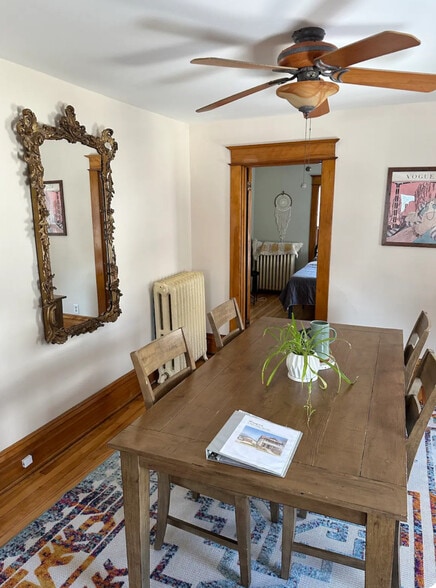 Dining room - 205 George St W