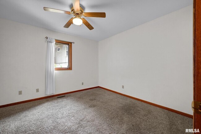 Building Photo - 2321 W Pintura Ct