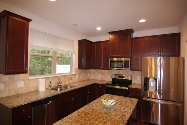 Building Photo - 5850 Vinyard Ln
