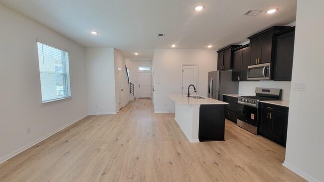 Building Photo - 148 White Horses Dr