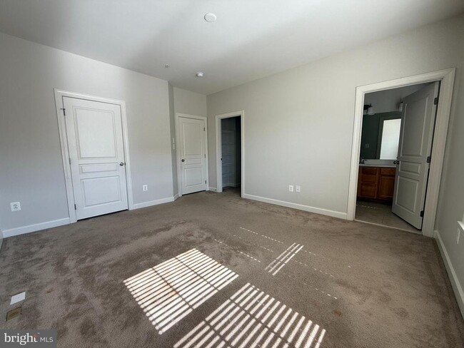 Building Photo - 3529 Sprigg St S