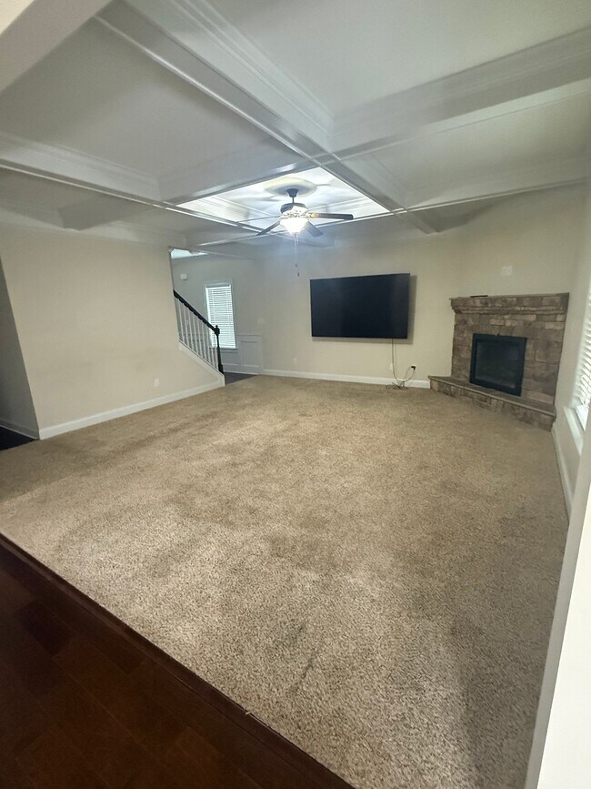 Building Photo - 239 Tulip Dr