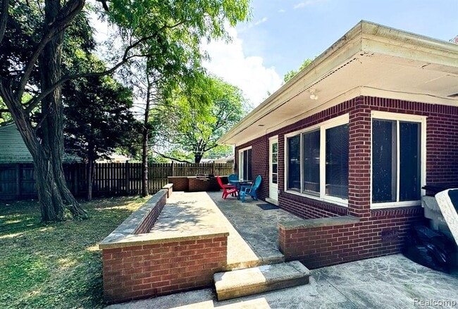 Building Photo - 23480 Norwood St