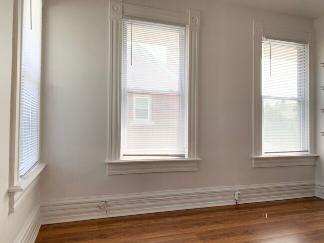 Building Photo - 434 E Whittier St