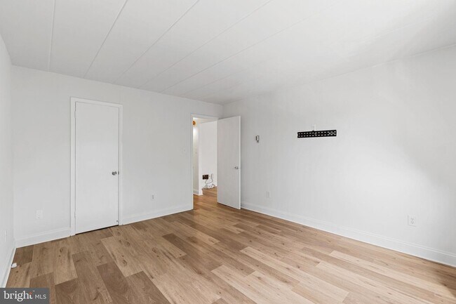 Building Photo - 4800 Chevy Chase Dr