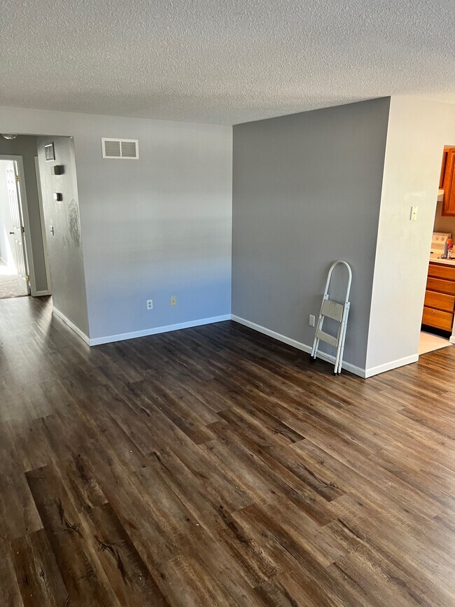 Building Photo - 2636 Villa Park Dr