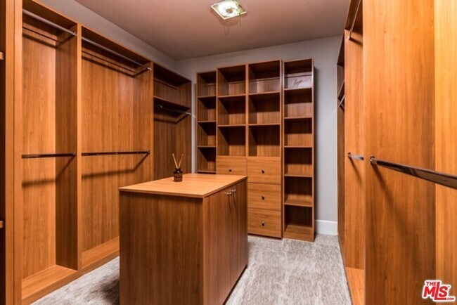 walk in closet in main bedroom - 841 N Crescent Heights Blvd