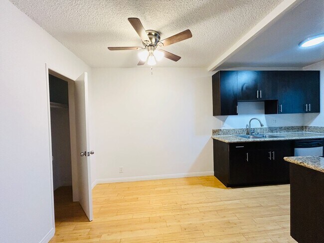 Building Photo - Durango