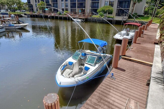 Building Photo - 3 Royal Palm Way