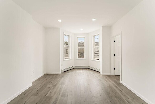 Building Photo - 393 Baldwin Ave