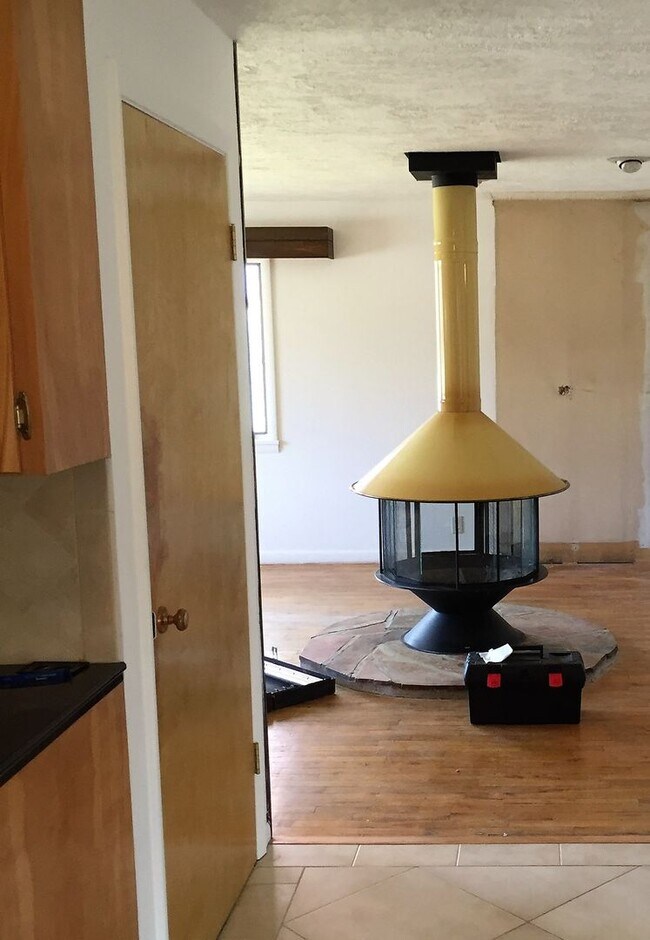 Building Photo - 516 N Willson Ave