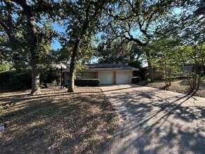 Building Photo - 617 Forest Ln