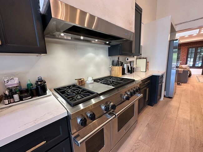 Building Photo - SPACIOUS MANSION WITH 2 PRIVATE ROOMS *FOR...