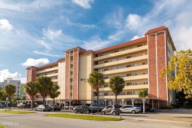 Building Photo - 3 br, 2 bath House - 1101 Crystal Lake Dr ...