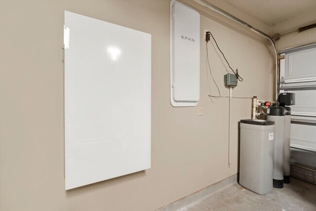 Building Photo - 2602 White Falls Dr