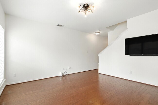 Building Photo - 8904 Clovermist Dr