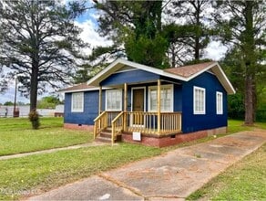Building Photo - 1311 Fernwood Dr