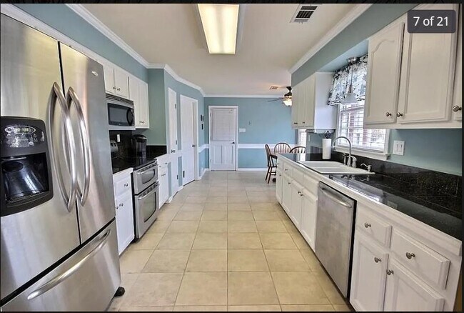 Building Photo - 773 Bradley Cove