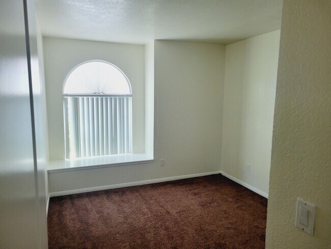 Building Photo - 9325 W Desert Inn Rd