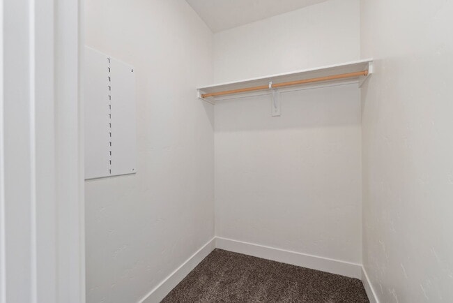 Building Photo - "Discover Comfort & Style: Spacious 3-Bed,...