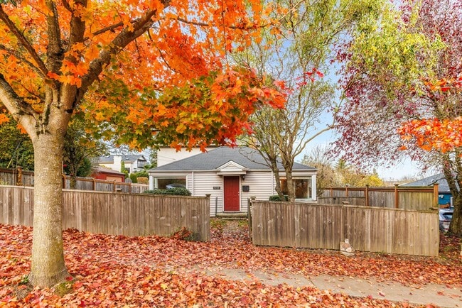 Primary Photo - 3 Bedroom Home in the Heart of W Seattle!