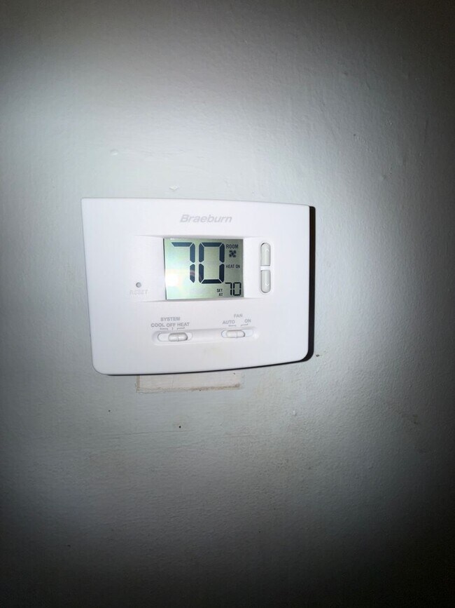 Building Photo - 4 Bedroom 1 Bathroom Home