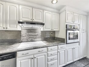 Building Photo - 730 S Royal Crest Cir