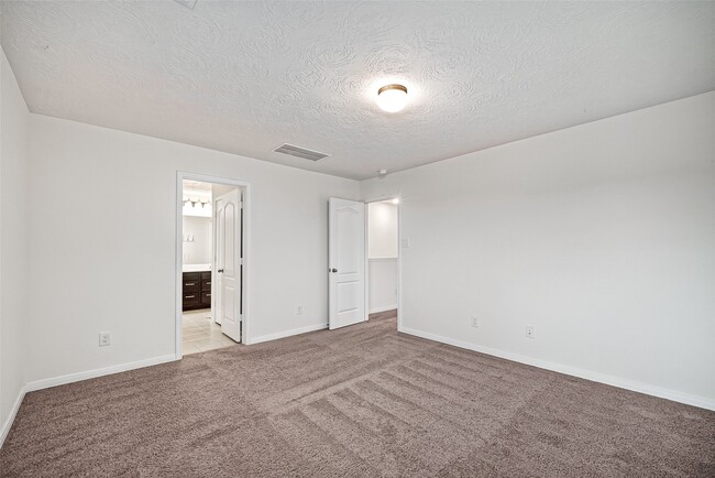 Building Photo - 15723 Autumn Chicory Dr