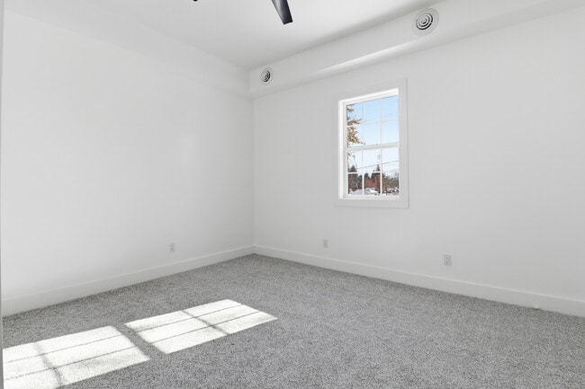 Building Photo - 29 N State Ave