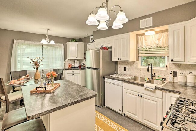 Building Photo - 4629 Fletcher Ave