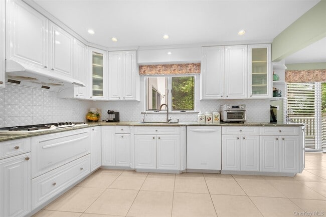 Building Photo - 23 Parkside Dr