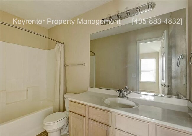 Building Photo - Gorgeous 3 bedroom 2 Bath and 2 Car Home in the Heart of Yukon