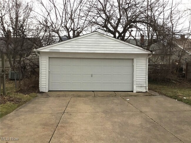 Building Photo - 13413 Durkee Ave